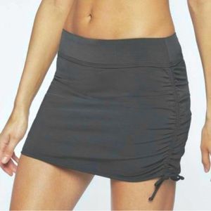 NWT Athleta Scrunch Skirt. Size Large. Asphalt Gray
